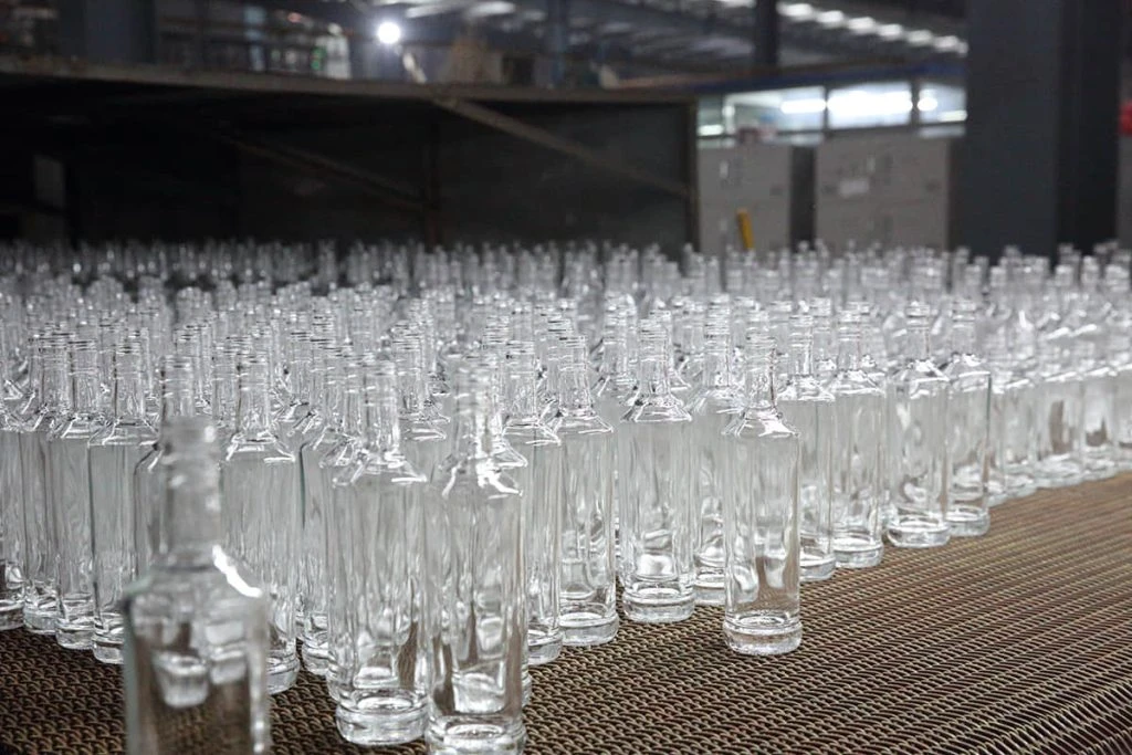 Glass containers at the cold end
