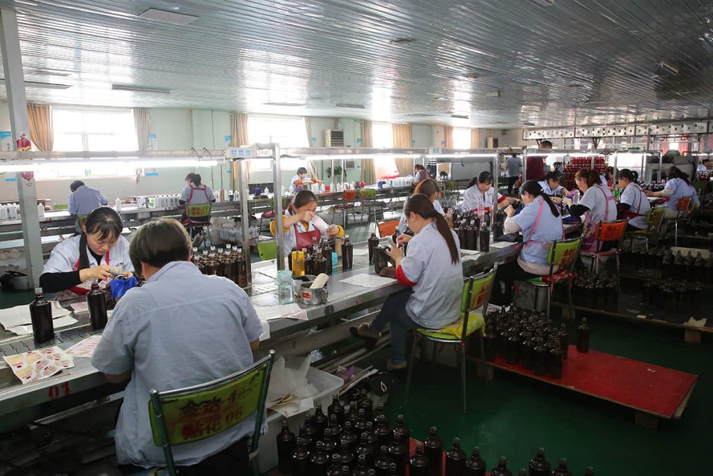 MAIDAO INDUSTRY operators decorating and packing bottles